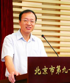 開設(shè)小語種和經(jīng)貿(mào)班